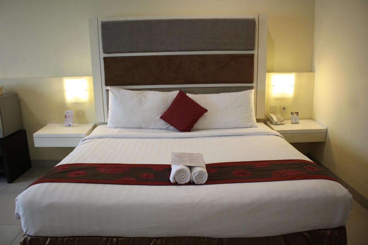 President Executive Club Hotel Cikarang Exterior foto
