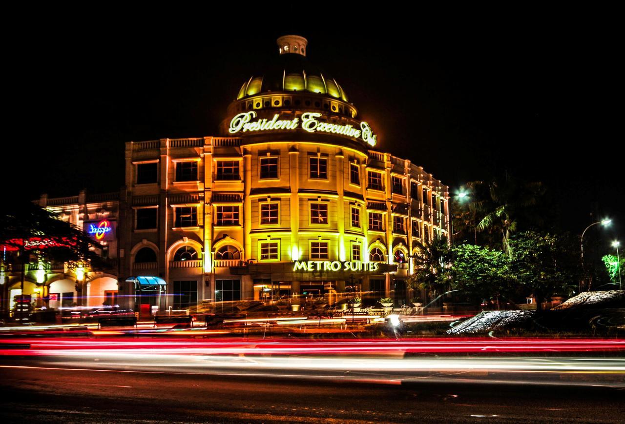 President Executive Club Hotel Cikarang Exterior foto
