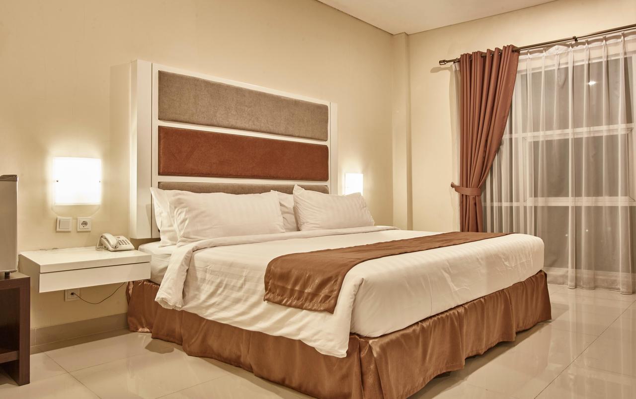President Executive Club Hotel Cikarang Exterior foto