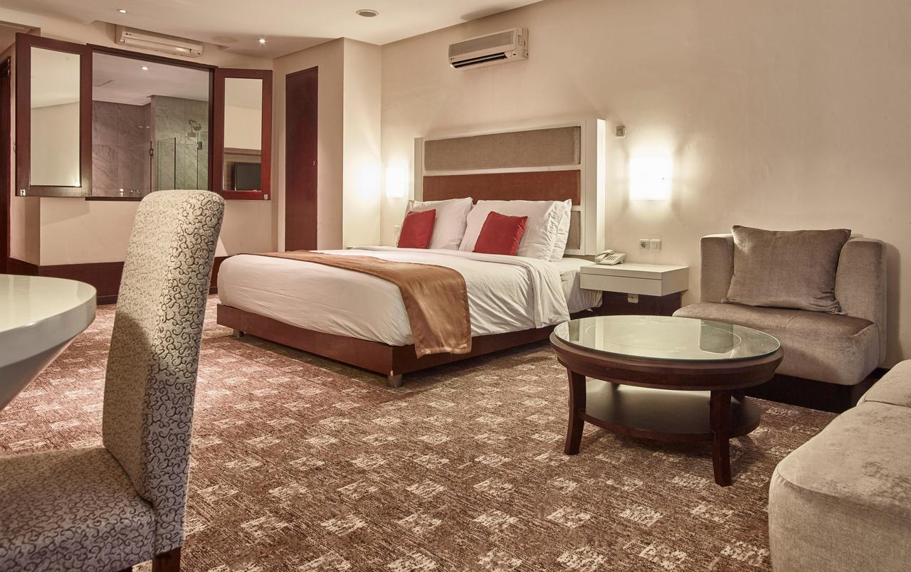 President Executive Club Hotel Cikarang Exterior foto