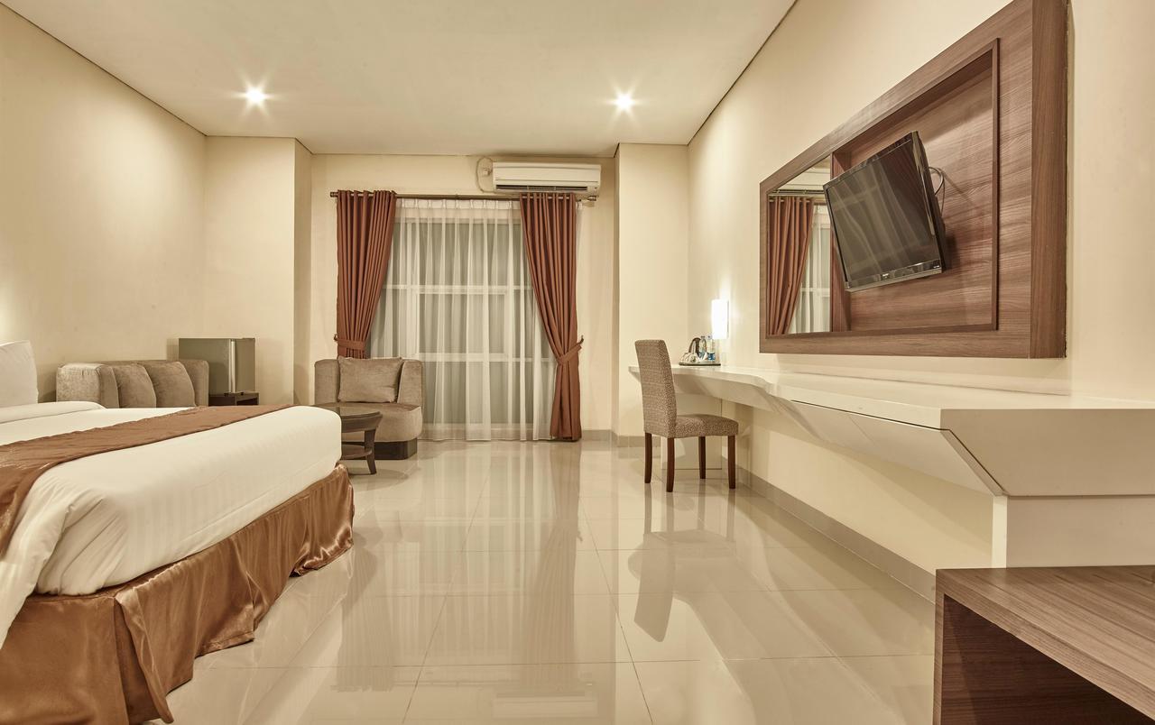 President Executive Club Hotel Cikarang Exterior foto