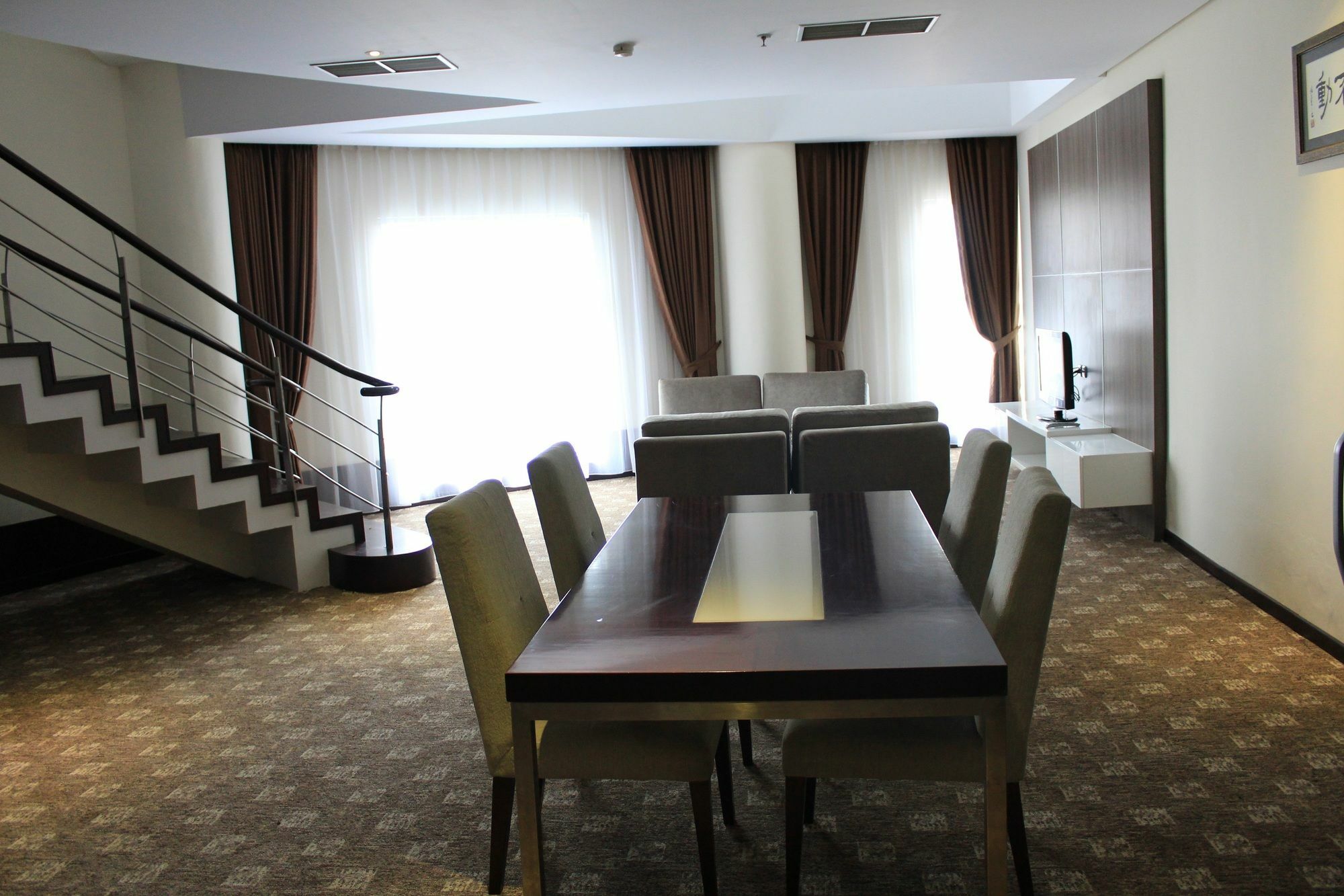 President Executive Club Hotel Cikarang Exterior foto