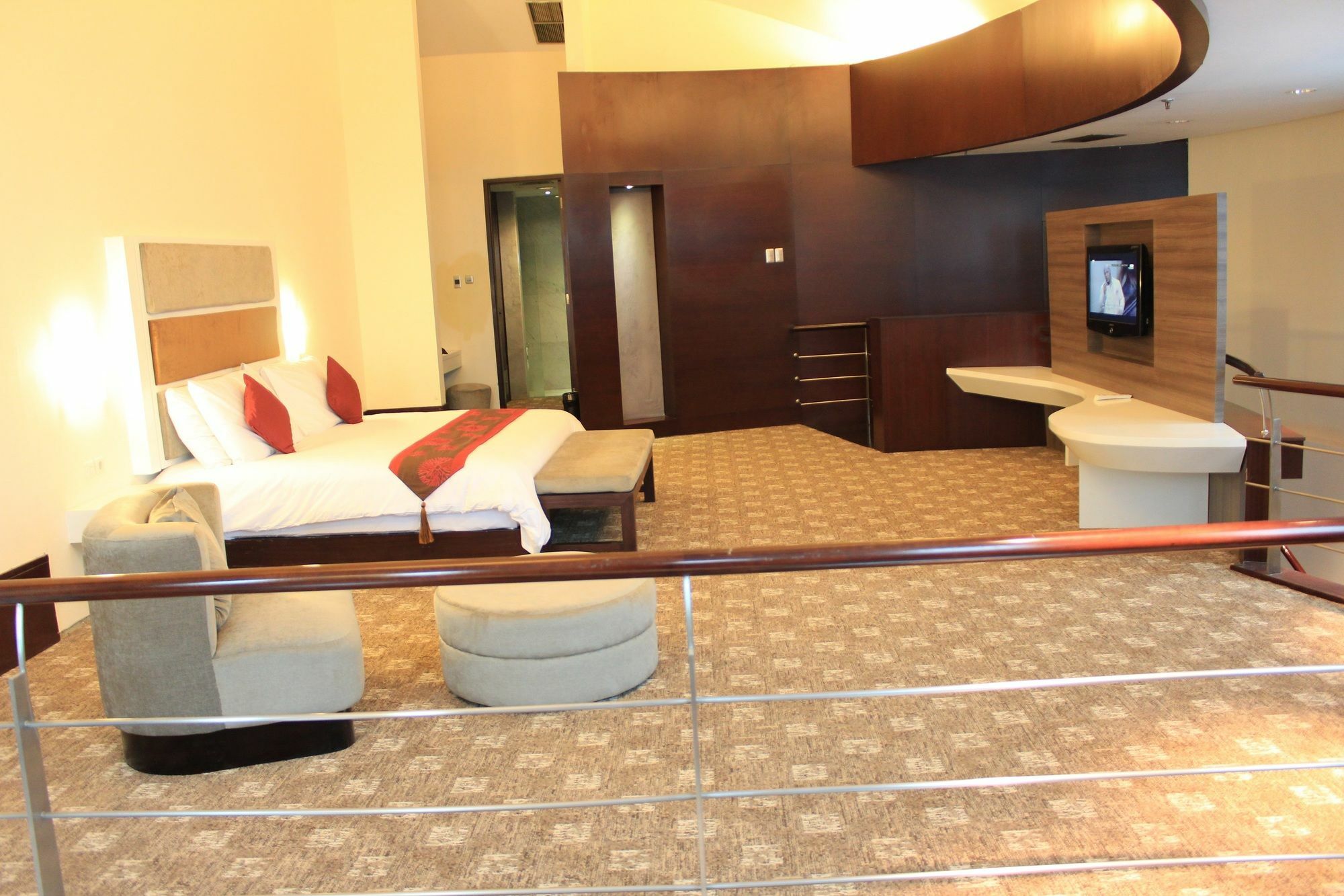 President Executive Club Hotel Cikarang Exterior foto