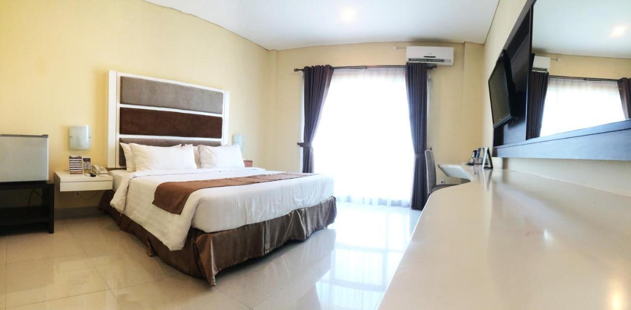 President Executive Club Hotel Cikarang Exterior foto